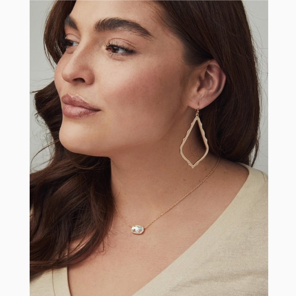 Kendra Scott Sophee earrings. Gold - Picture 3 of 6